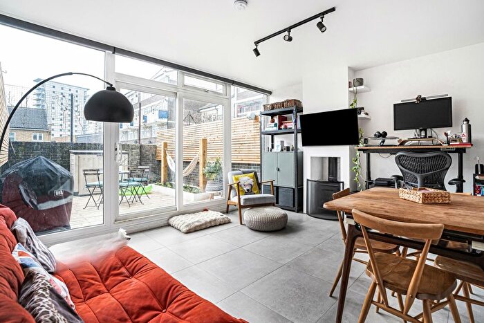 2 Bedroom Terraced House For Sale In Selsey Street, London, E14