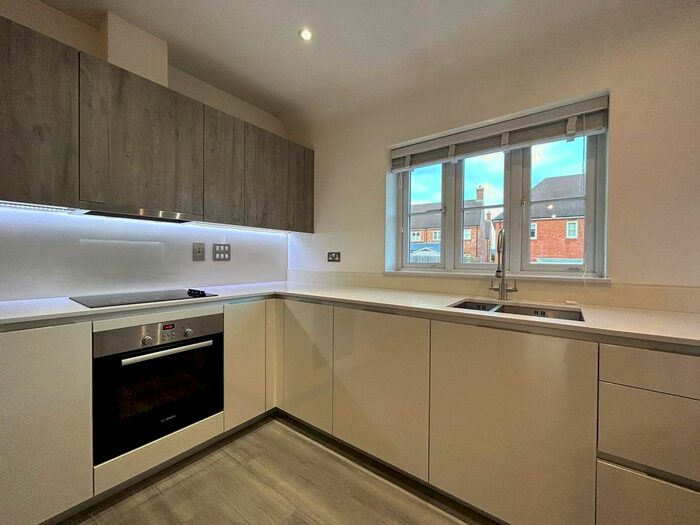 1 Bedroom Flat To Rent In Meadowsweet Lane, Warfield, Berkshire, RG42