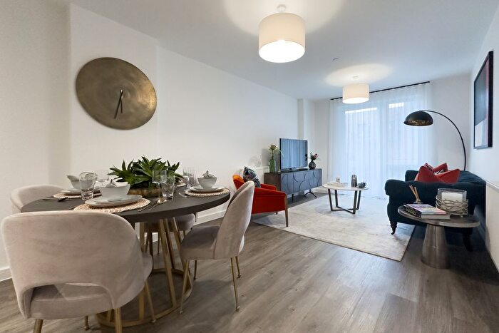 2 Bedroom Flat For Sale In " Bedroom Apartment" At Beardow Grove, Avenue Road, London, N14