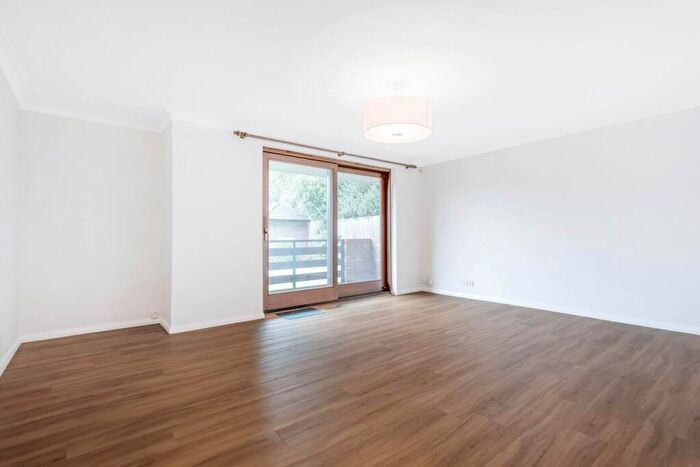 2 Bedroom Flat To Rent In Rectory Road, Beckenham, BR3