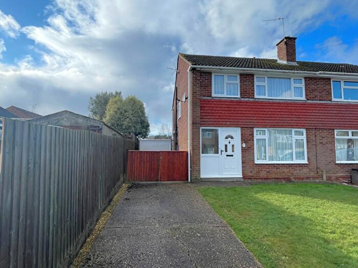 3 Bedroom Semi-Detached House For Sale In Partridge Road, Dibden Purlieu, SO45