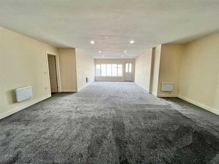 2 Bedroom Flat To Rent In Shaftesbury Lane, Blandford Forum, DT11