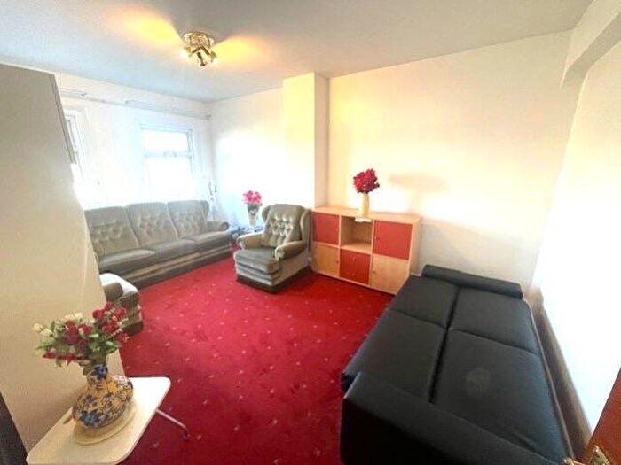 2 Bedroom Flat To Rent In Pinner Road, North Harrow, HA2