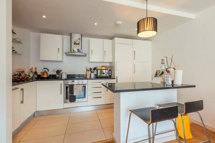 2 Bedroom Flat To Rent In Waterson Street, Shoreditch, London, E2