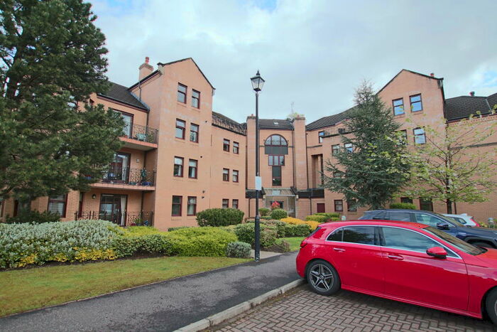 3 Bedroom Flat To Rent In Hughenden Lane, Hyndland, G12