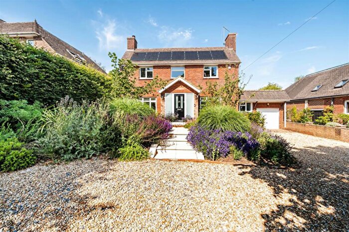 4 Bedroom Detached House For Sale In Torton Hill Road, Arundel, BN18