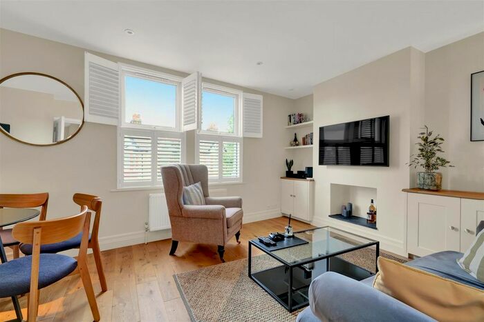 2 Bedroom Flat To Rent In Northfield Avenue, London, W13
