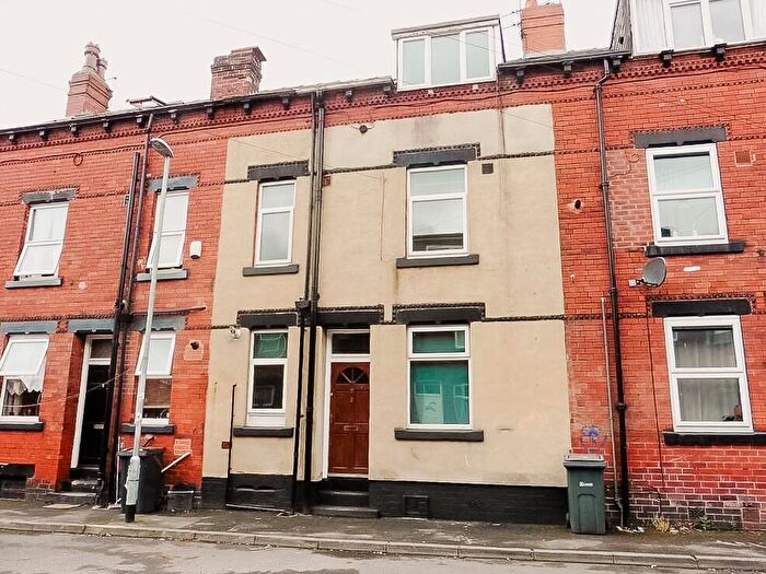 3 Bedroom End Of Terrace House To Rent In Highthorne Grove Armley, Leeds, West Yorkshire, LS12