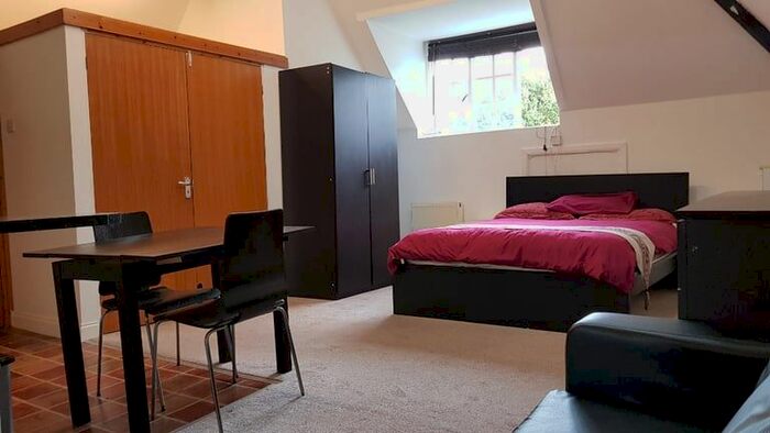 Studio To Rent In Norrice Lea, London, N2