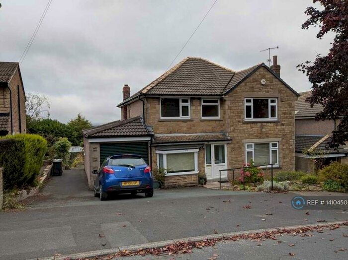 5 Bedroom Detached House To Rent In Toller Grove, Bradford, BD9