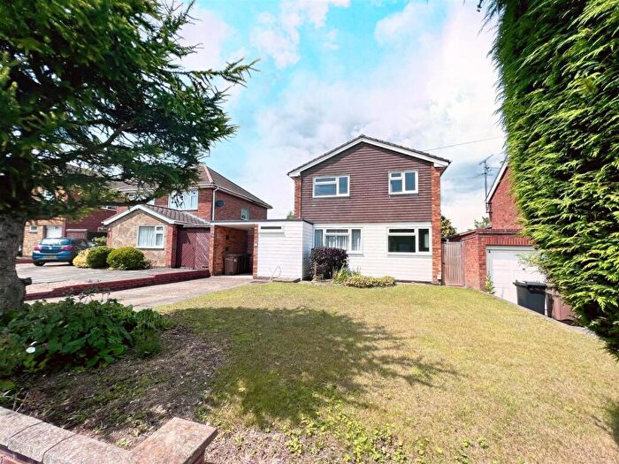 3 Bedroom Detached House To Rent In Emerald Road, Luton, LU4