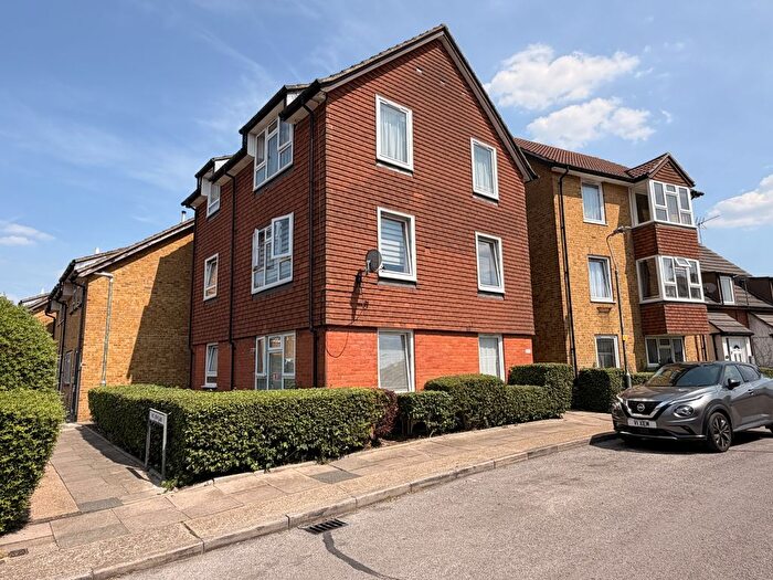 1 Bedroom Flat For Sale In Shearwood Crescent, Crayford, Dartford, Kent, DA1