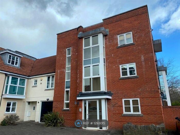 1 Bedroom Flat To Rent In Royal Victoria Park, Bristol, BS10