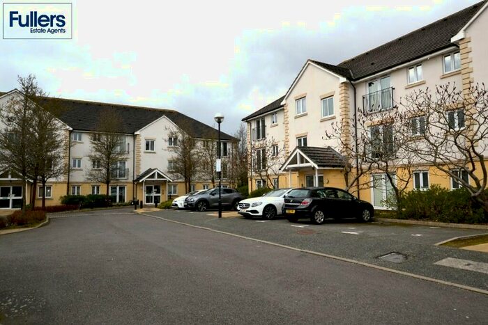 2 Bedroom Ground Flat To Rent In Celandine Grove, London, N14