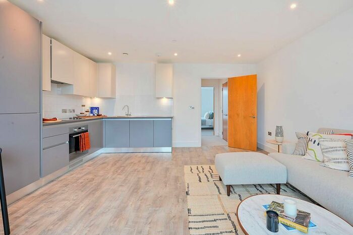 2 Bedroom Flat To Rent In Talisker House, Acton, London, W3
