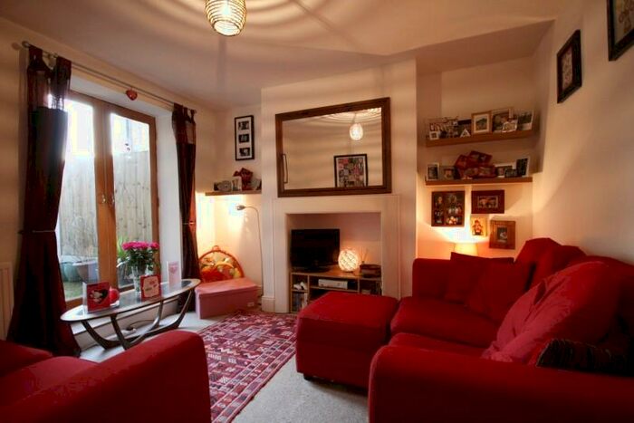 1 Bedroom Flat To Rent In Chadwick Road, Peckham Rye, SE15