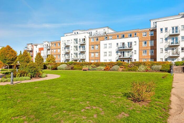 2 Bedroom Flat For Sale In Grebe Way, Maidenhead, Berkshire, SL6