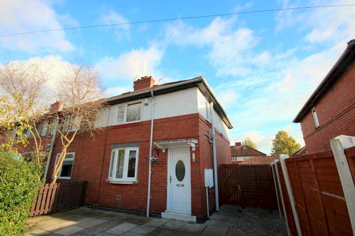 3 Bedroom Semi-Detached House To Rent In Spalding Avenue, York YO30