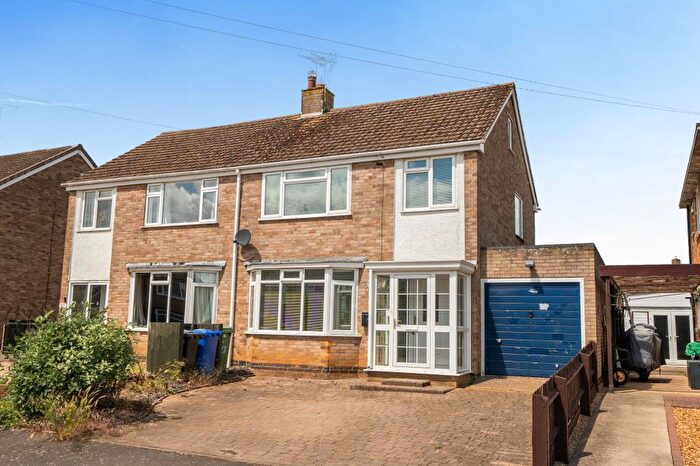4 Bedroom Semi-Detached House For Sale In Middleton Cheney, Oxfordshire, OX17