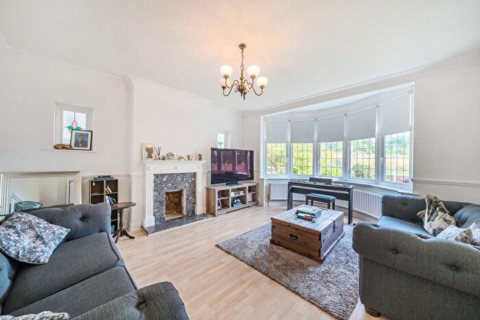 5 Bedroom Detached House For Sale In Parkway, London, SW20