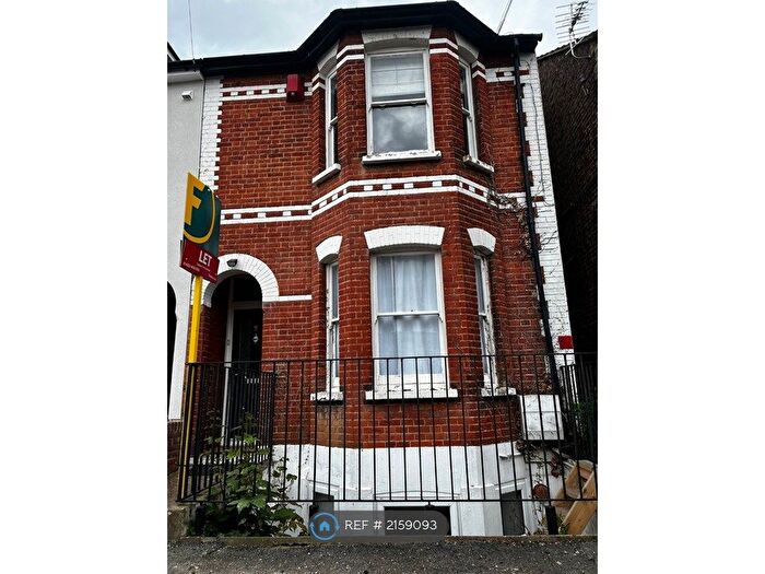 2 Bedroom Flat To Rent In Victoria Road, Guildford, GU1