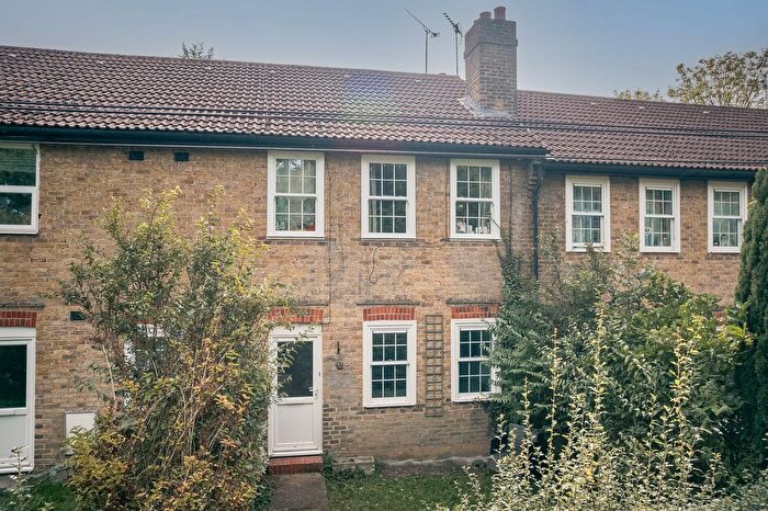1 Bedroom Property For Sale In The Grove, Caterham, CR3