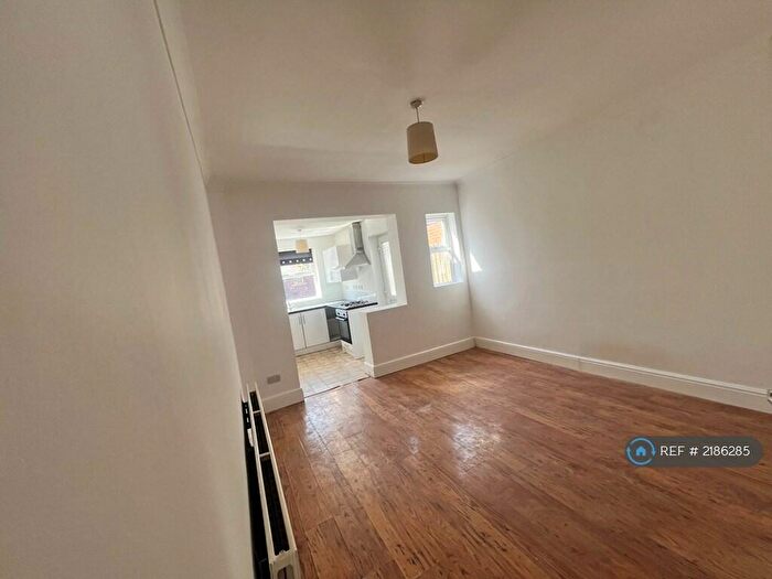 3 Bedroom Terraced House To Rent In Hope Street, Barnsley, S75