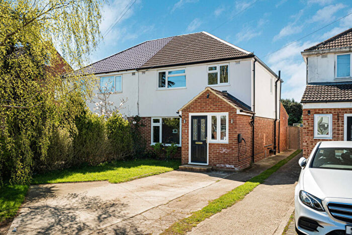 3 Bedroom Semi-Detached House For Sale In Almond Avenue, Kidlington, OX5