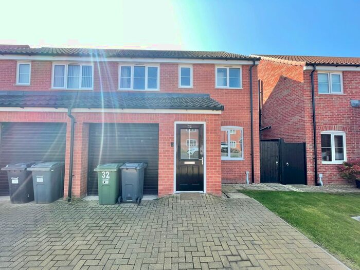 3 Bedroom Semi-Detached House To Rent In Poppy Street, Norwich, NR18