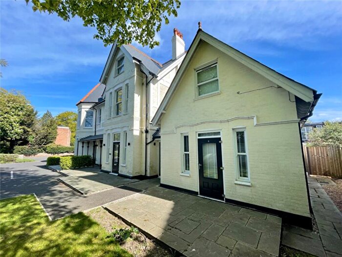 2 Bedroom Apartment For Sale In Beechey Road, Bournemouth, Dorset, BH8