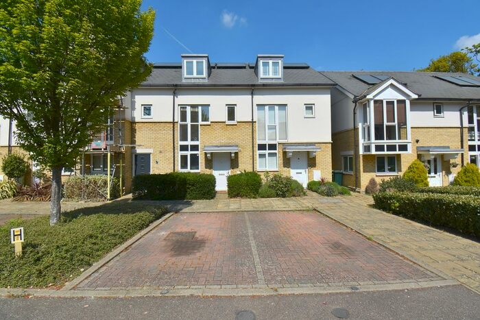 3 Bedroom Town House To Rent In Squirrels Close, Swanley, BR8