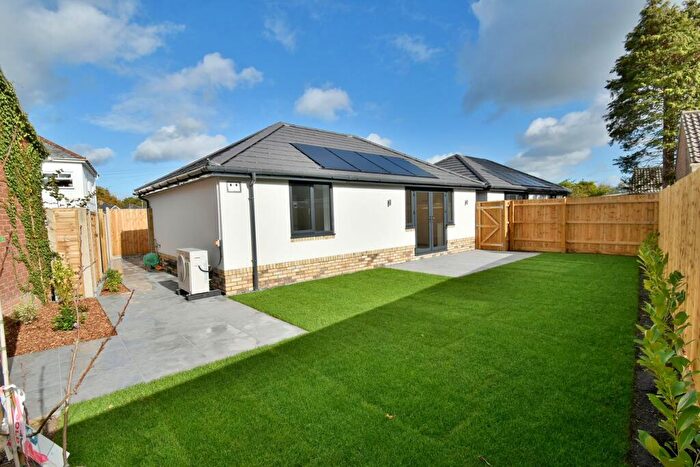 1 Bedroom Bungalow For Sale In Barnes Road, Bournemouth, BH10