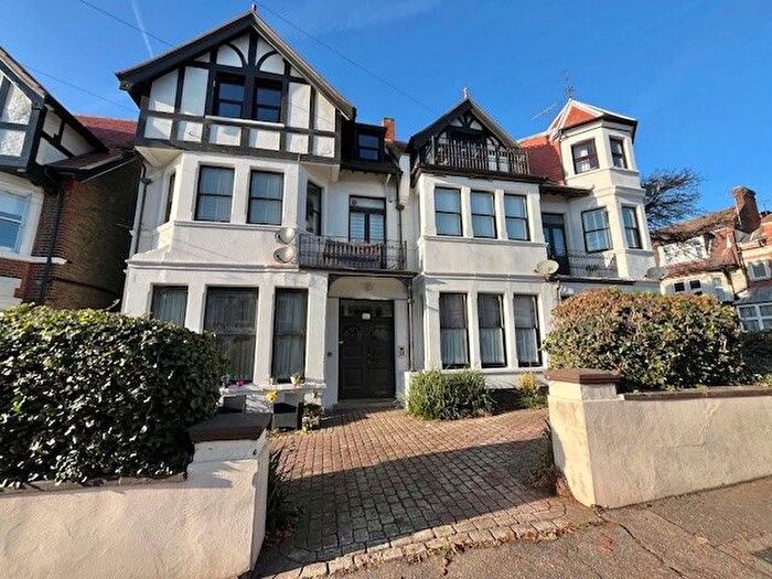 2 Bedroom Flat To Rent In Westcliff Avenue, Westcliff-On-Sea, SS0