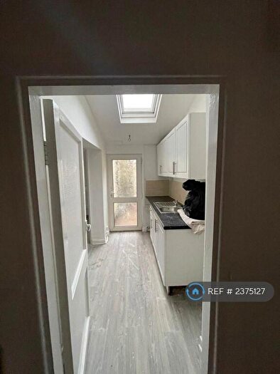 1 Bedroom Flat To Rent In High Street, Ferndale, CF43