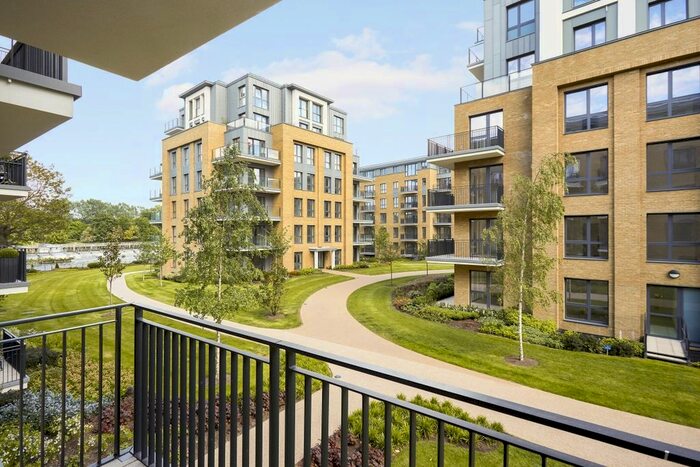 3 Bedroom Flat To Rent In Pinewood Gardens, Teddington, TW11