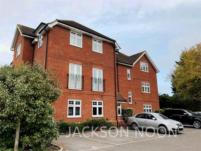 1 Bedroom Flat To Rent In Clements Mead, Leatherhead, KT22