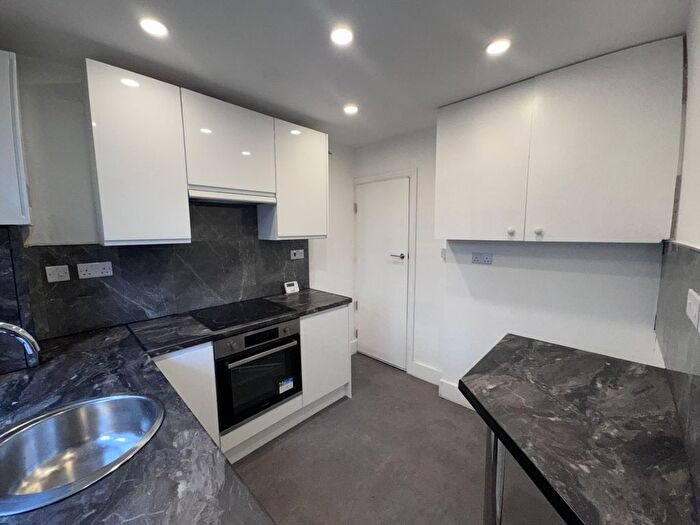 2 Bedroom Flat To Rent In Martin Way, Morden, SM4