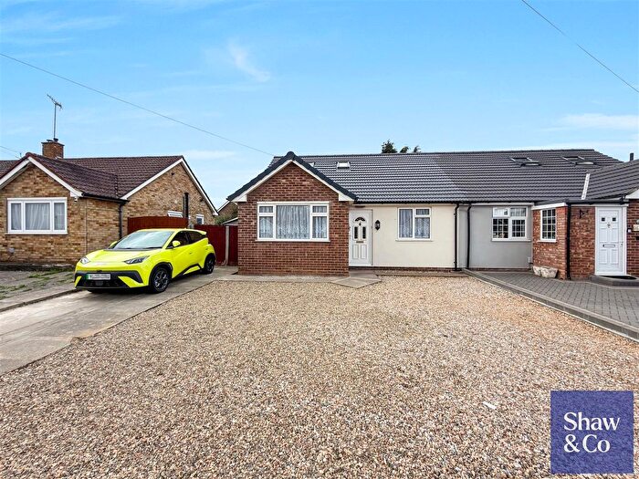 3 Bedroom Semi-Detached Bungalow To Rent In Oak Way, Feltham, TW14