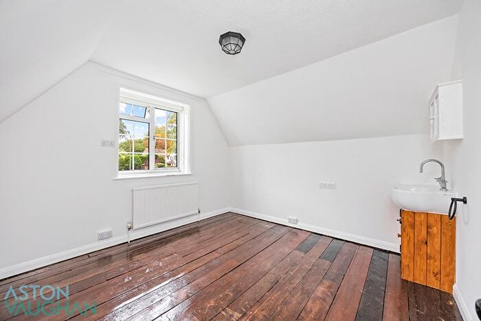 2 Bedroom Detached House To Rent In Cedars Gardens, Brighton, BN1