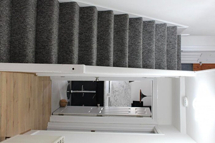 6 Bedroom House To Rent In Bedroom Detached House In Bournemouth, BH9