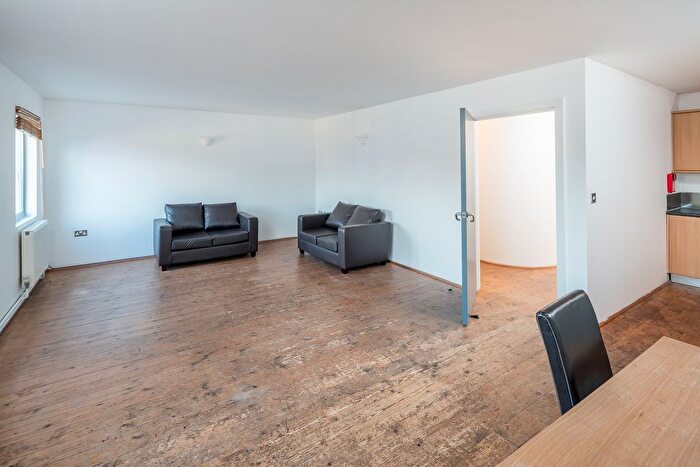 3 Bedroom Flat To Rent In Anton Street, London Fields, E8