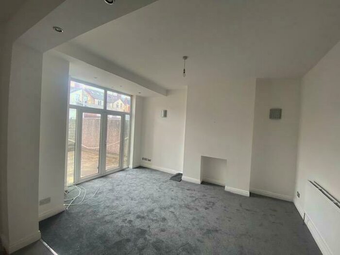 1 Bedroom Flat To Rent In Kimberley Road, Cardiff, CF23