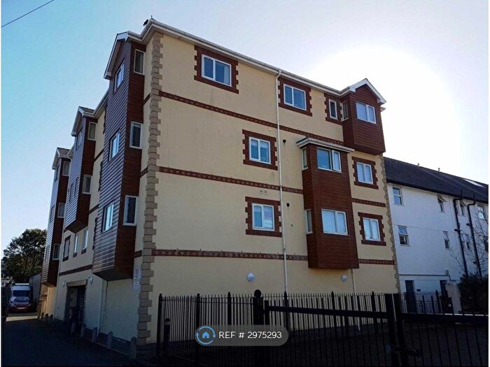 2 Bedroom Flat To Rent In Llys Emrys, Porthmadog, LL49