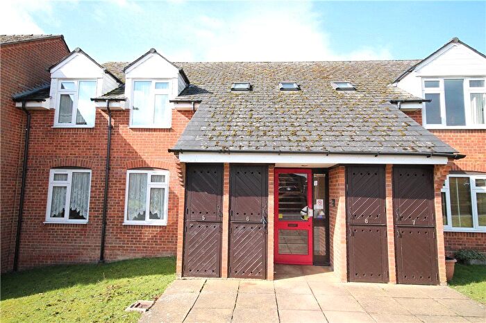 2 Bedroom Flat For Sale In Henbit Close, Tadworth, KT20