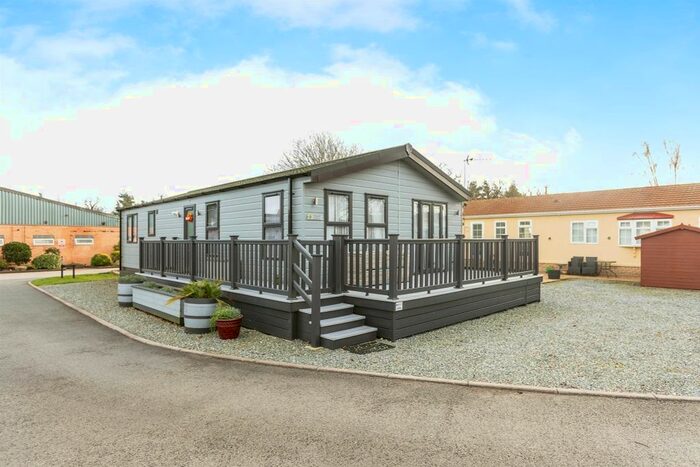 2 Bedroom Lodge For Sale In Cliffe Common, Cliffe Common, Selby, YO8