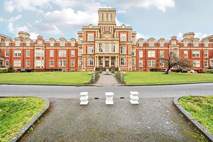 3 Bedroom Flat To Rent In Royal Earlswood Park Redhill, RH1