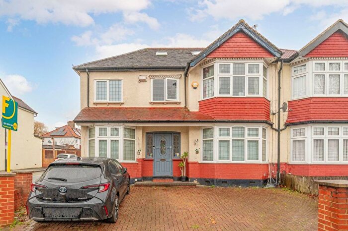 6 Bedroom Property For Sale In Green Lane, Norbury, London, SW16