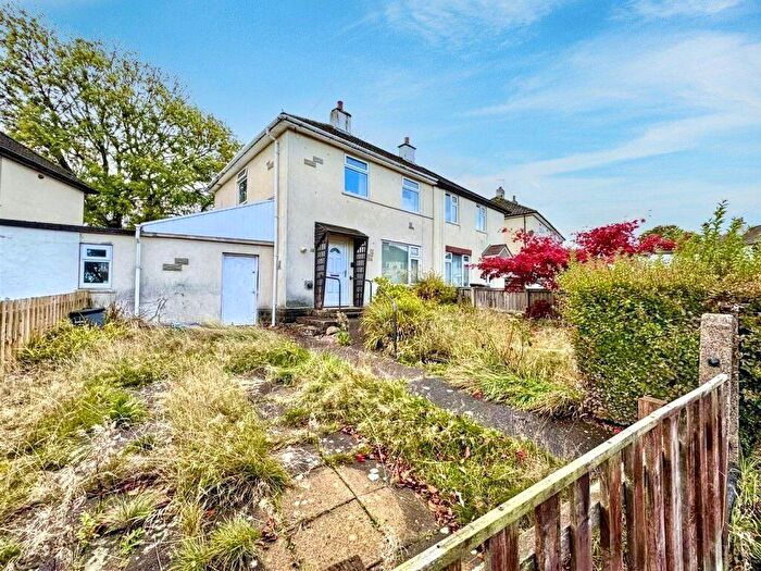 2 Bedroom Semi Detached House For Sale In Crescent Royd, Almondbury, Huddersfield, West Yorkshire, HD5