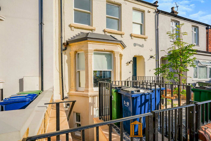 2 Bedroom Apartment To Rent In Bullingdon Road, East Oxford, OX4