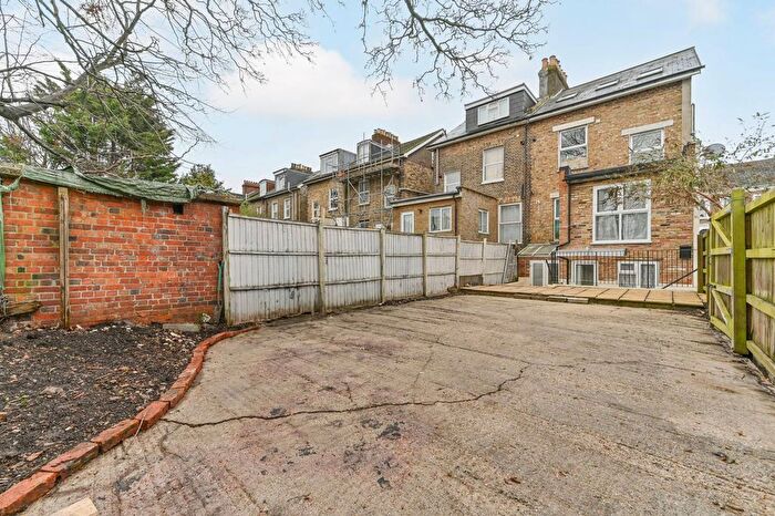 2 Bedroom Flat To Rent In Alexandra Road, Croydon, CR0